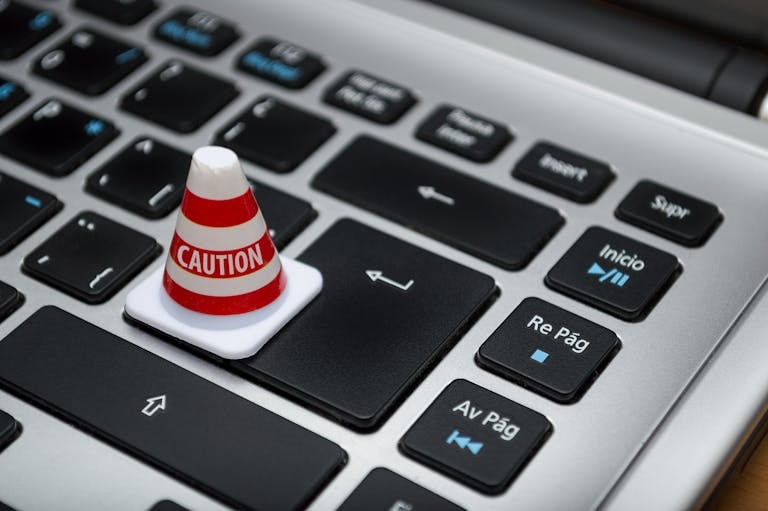 free antivirus vs paid antivirus warning 2025